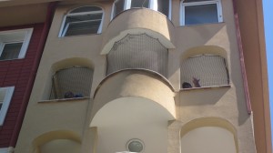 BALKON GÜVENLİK FİLESİ